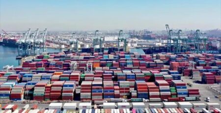 Nhập khẩu qua cảng Los Angeles giảm 27