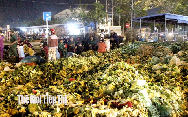 Rác thải thực vật tại chợ đầu mối nông sản thực phẩm Bình Điền, TP.HCM. Ảnh: Trần Khánh