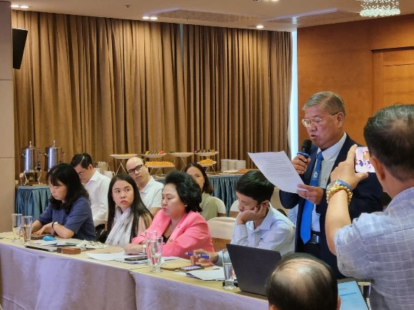 Ông Nguyễn Quốc Dũng – Phó Chủ tịch Hội doanh nghiệp sản xuất và kinh doanh thuốc bảo vệ thực vật Việt Nam trình bày ý kiến tại hội thảo